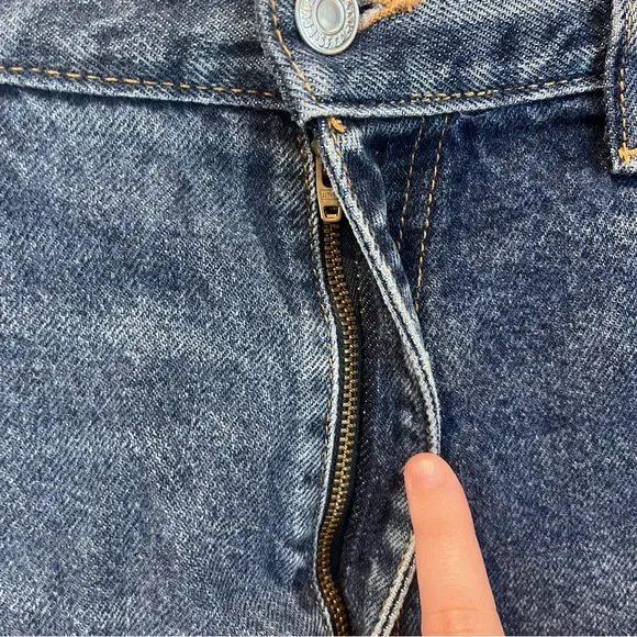 Levi’s Women’s 27” Cut Off Super Short Upcycled Repurposed Denim Shorts - Picture 3 of 7